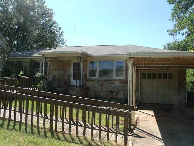 1st image of 1008 Clover Ln