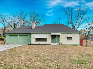 9725 Locust Ln, Kansas City, MO 64131