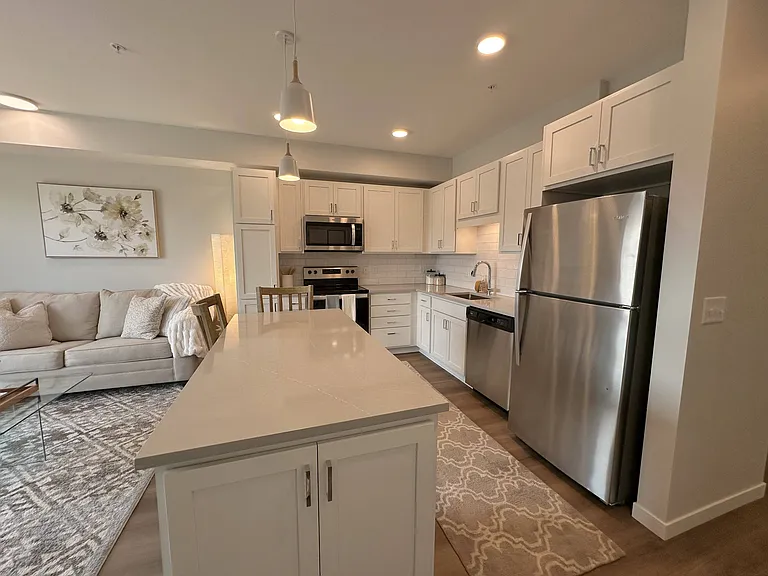 The Eloise Apartments — Photo 76