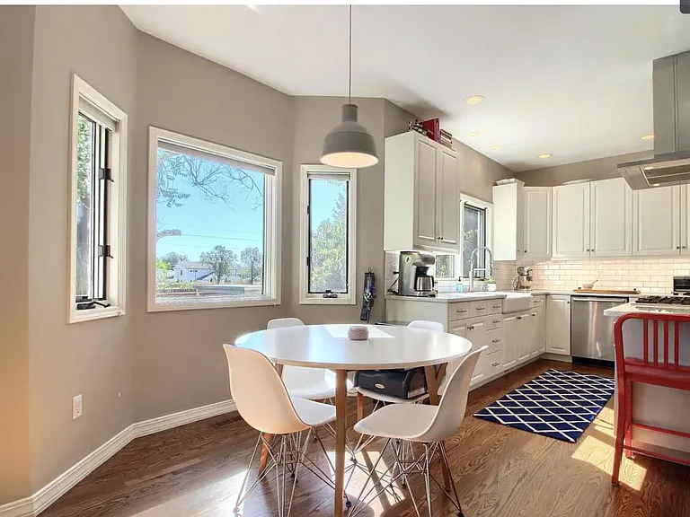 1130 Utica Cir — Photo 4