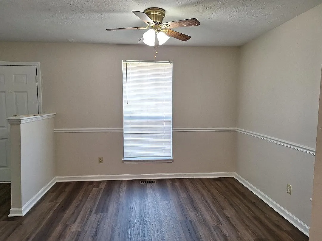 3 bed, 2.0 bath, 1276 sqft, $1,495 — Photo 3