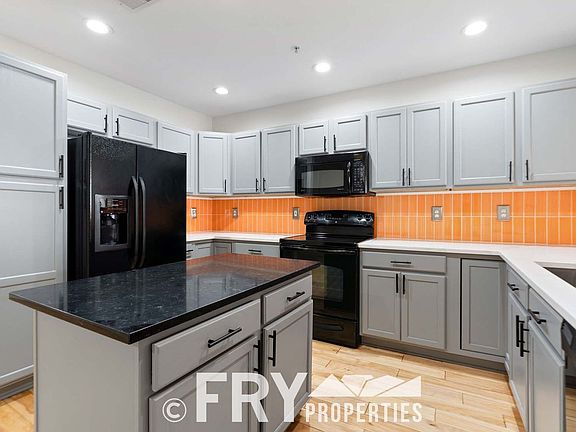 4th image of 1747 N Pearl St APT 206