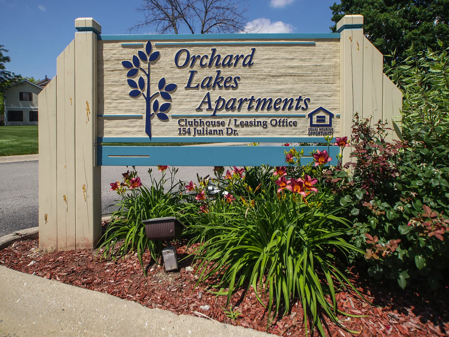 Orchard Lakes Apartments — Photo 1