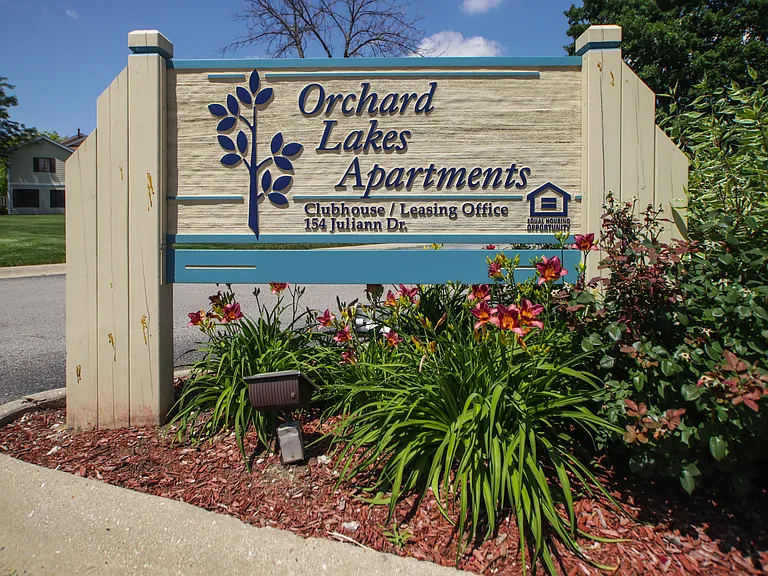 Orchard Lakes Apartments — Photo 1