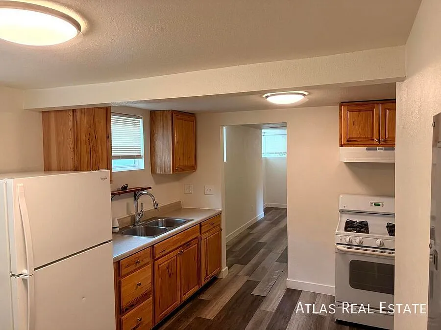 Remodeled 1bd/1bath | Large Backyard | Close to Shopping & Dining — Photo 3