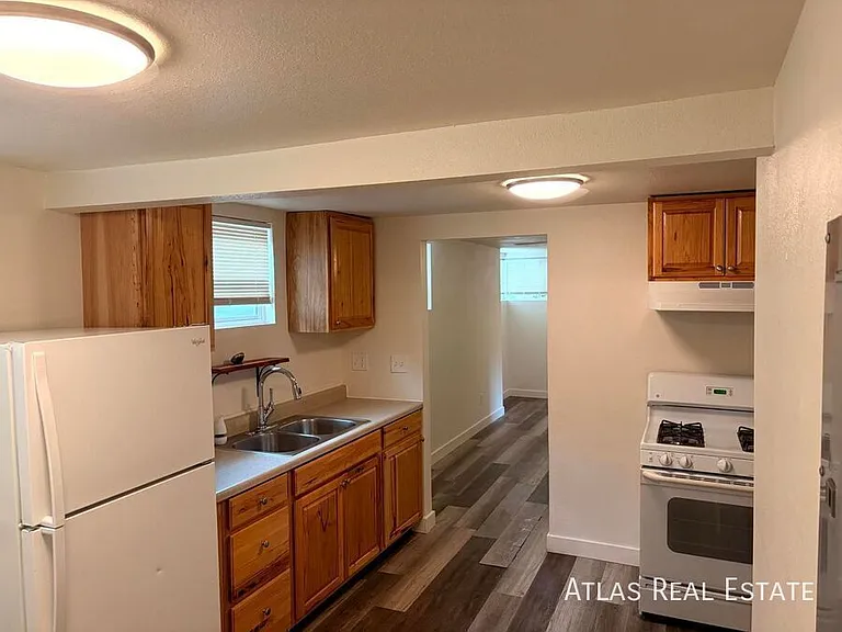 1459 Roberta St — Photo 3