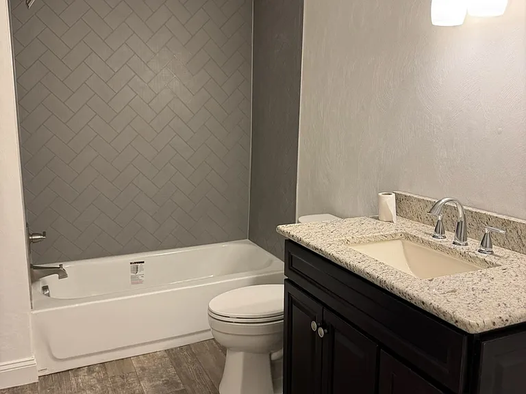 707 Crystal Dr — Photo 4