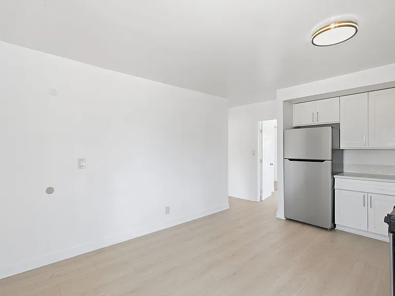 1805 W 80th St — Photo 2