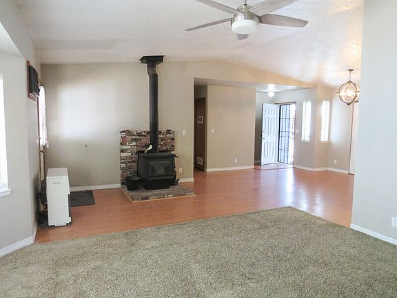 4th image of 745 Cameron Way