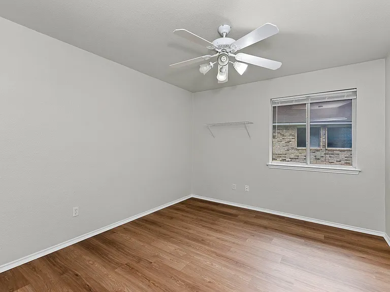 3904 Cadoz Ct — Photo 29