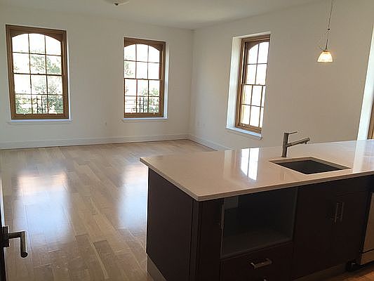 3rd image of 3101 Vernon Blvd APT 213