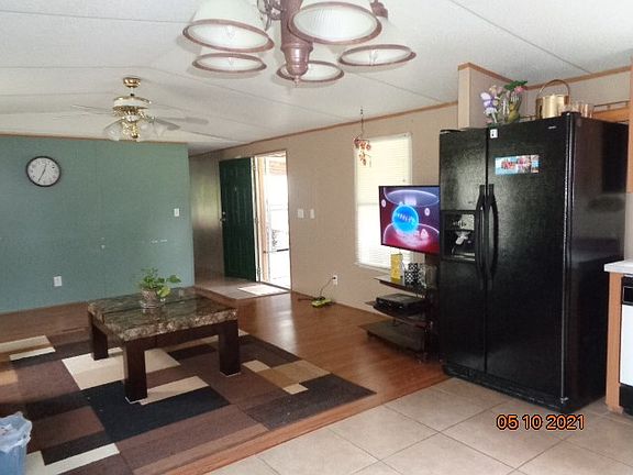 3rd image of 810 B Baker Dr