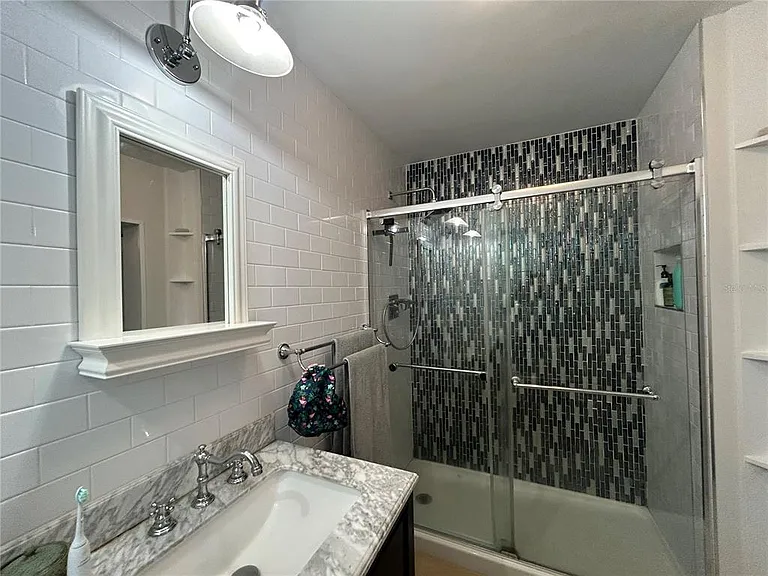 816 NE 9th Ave — Photo 20