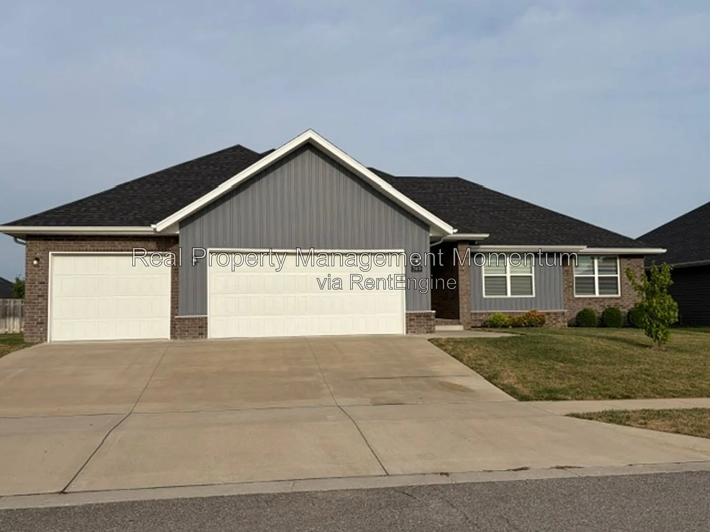 4 bed, 2.5 bath, 2100 sqft, $2,200 — Photo 1