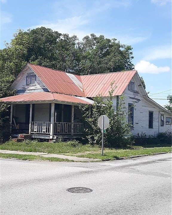 2nd image of 2129 Reynolds St