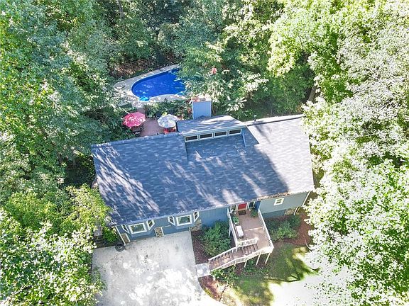 5th image of 516 Charing Cross Dr