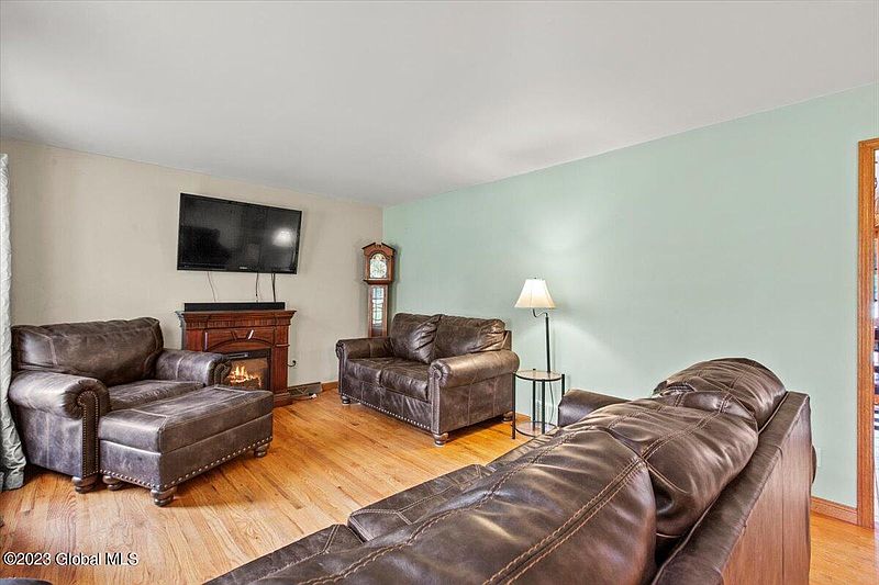 3rd image of 48 E Elm Avenue