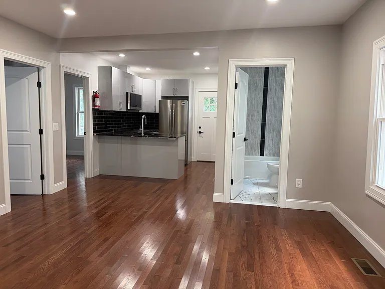 24 Dean St — Photo 34