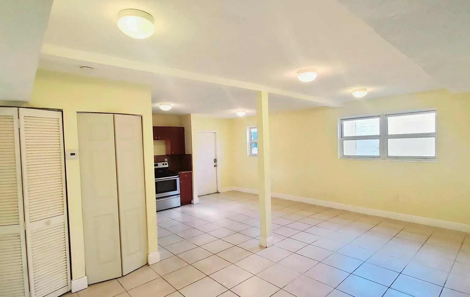 1708 NW 9th Ave — Photo 4