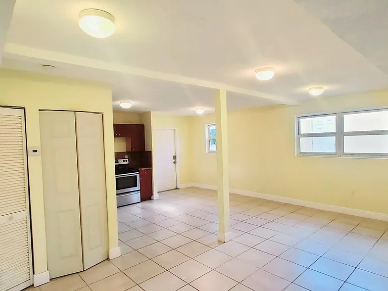 1708 NW 9th Ave #B — Photo 4
