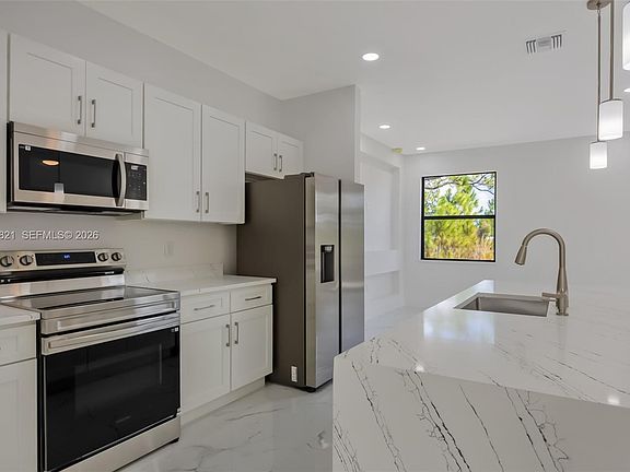 4th image of 849 Dowd Ave S