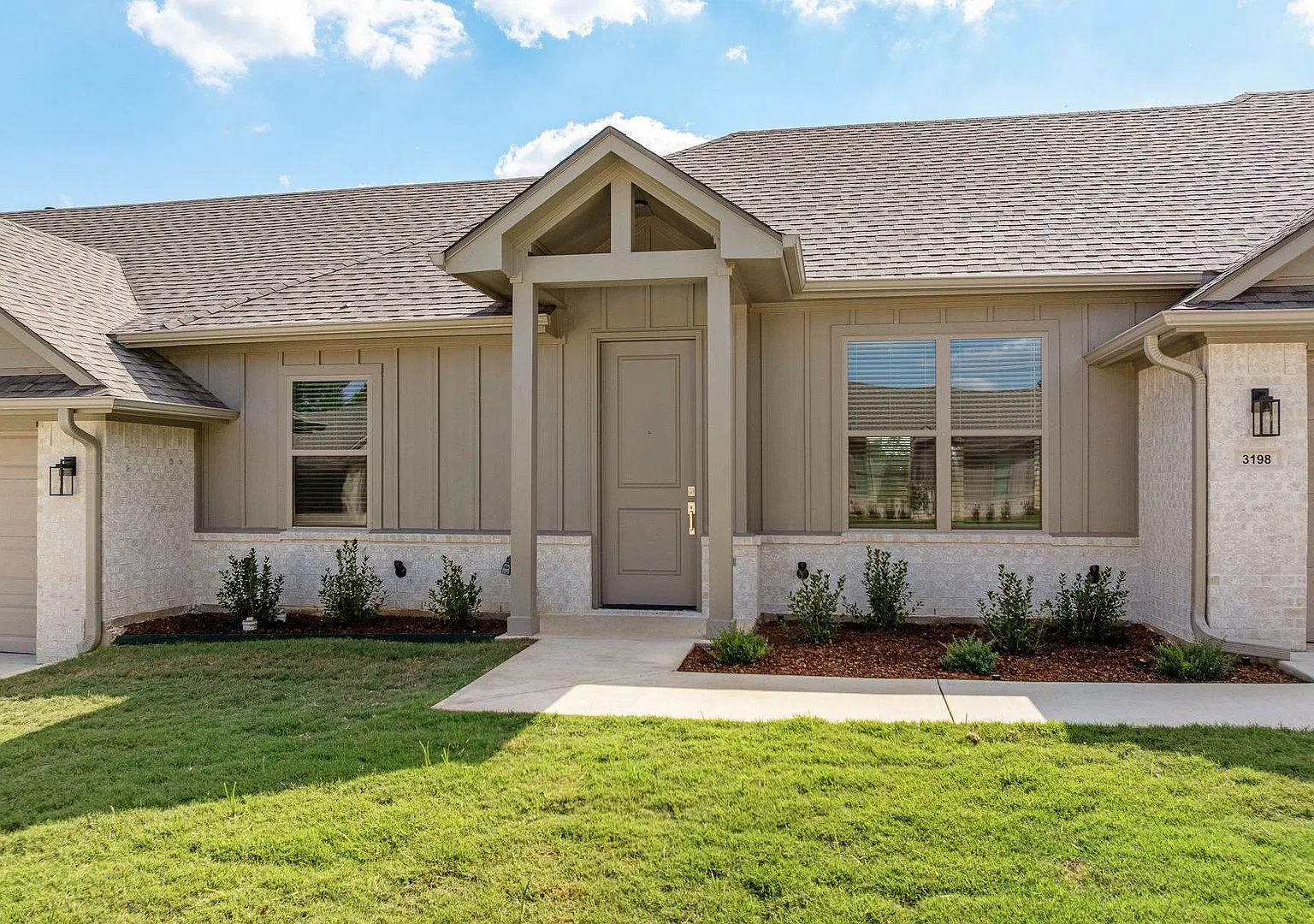 3198 Dogwood Park Ct. — Photo 2
