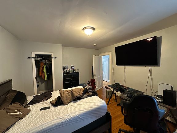 5th image of 154-156 Vine St #1