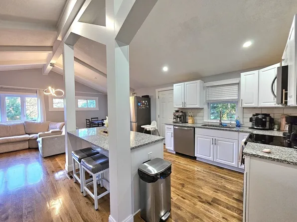 20 Upland Rd, Marlborough, MA 01752