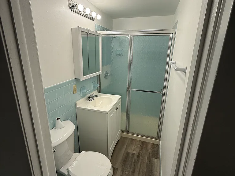 Bathroom - Master Bedroom