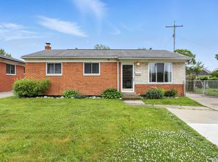 18260 Spring Ct N, Fraser, MI 48026