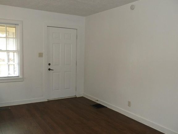 3rd image of 1627 Winfield Ave