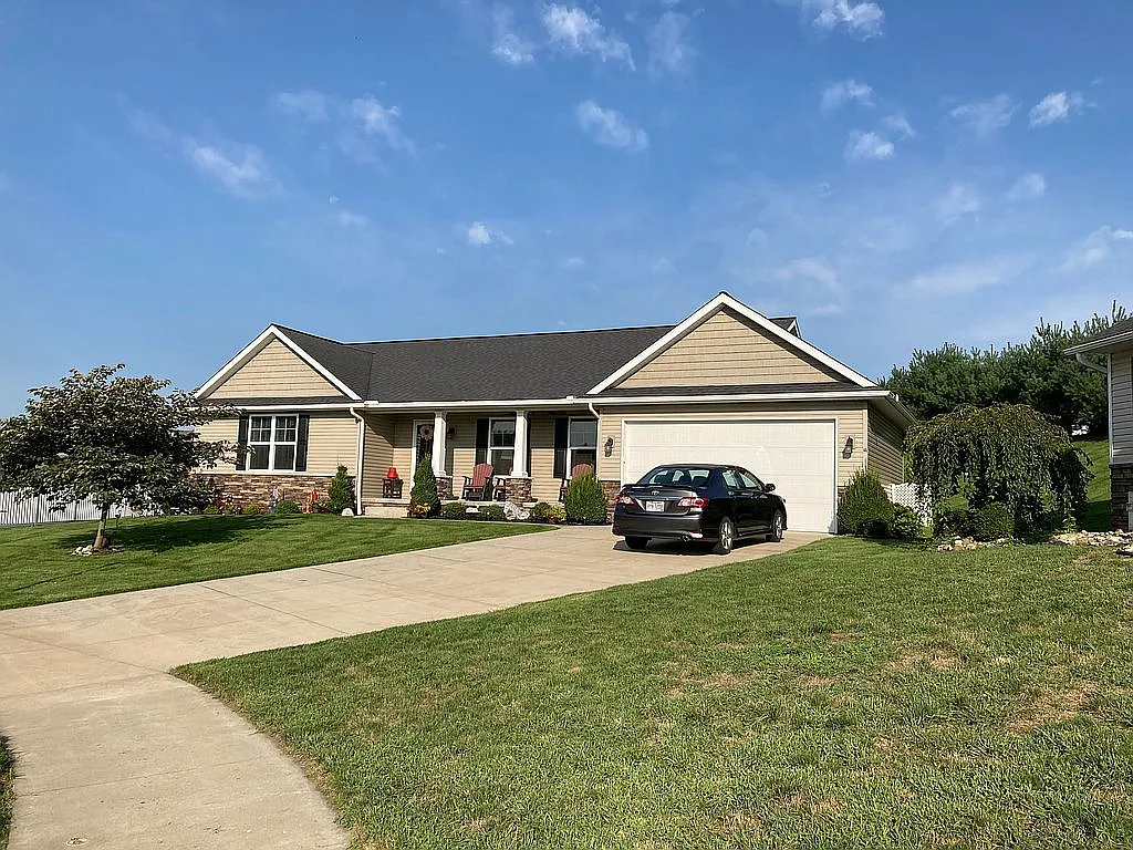 312 Gasser Cir SE photo 1