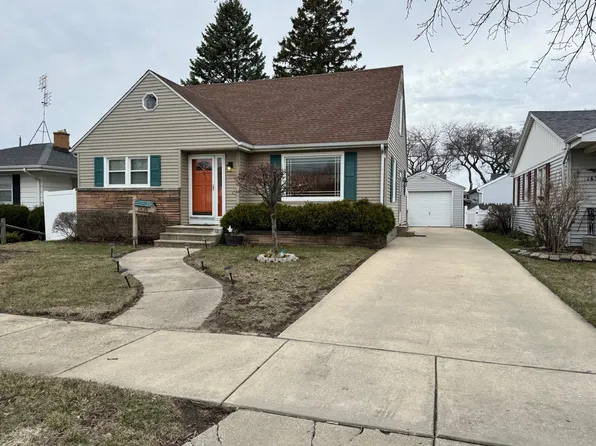 2636 Johnson Rd, Kenosha, WI 53143