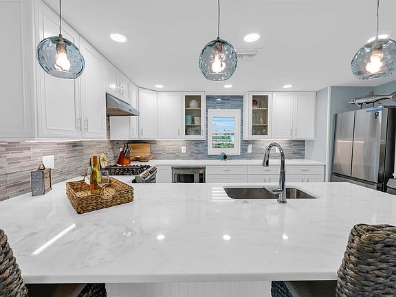 5th image of 15123 Captiva Dr #204
