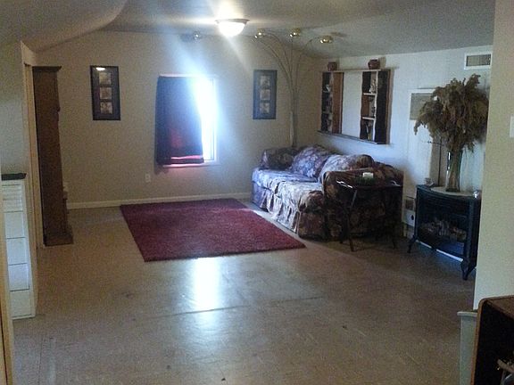 Huge bedroom w/walk-in attic