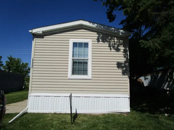 17522 Oak Grove St #244, Romulus, MI 48174