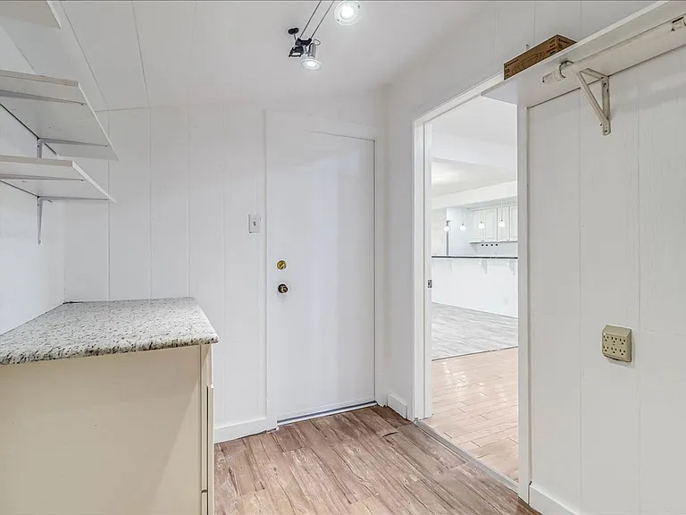 1022 Herndon St — Photo 36