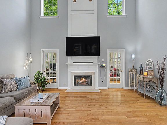 5th image of 205 Coopers Hawk Cir