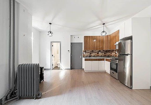 4th image of 2555 Church Ave #3B