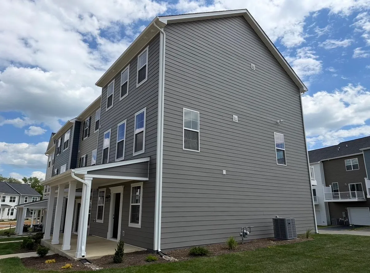 Building Photo - 1073 Balsam