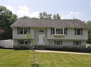3 Justbrand Ln, Poughkeepsie, NY 12603