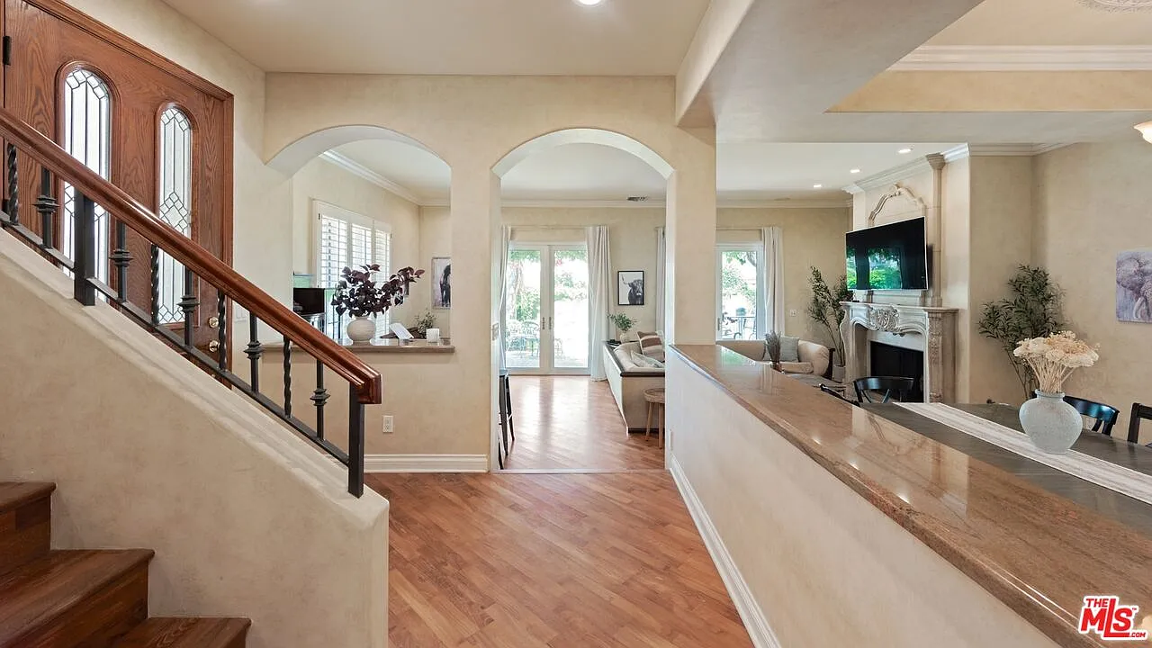 4 bed, 4.5 bath, 3520 sqft, $14,500 — Photo 1