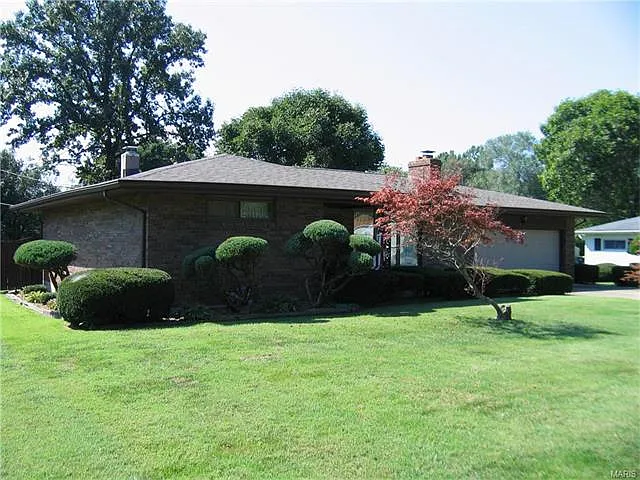 800 Saint Joseph Dr photo 1