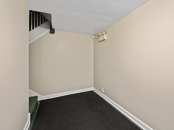 4th image of 1044 W Catalpa Ave #1044