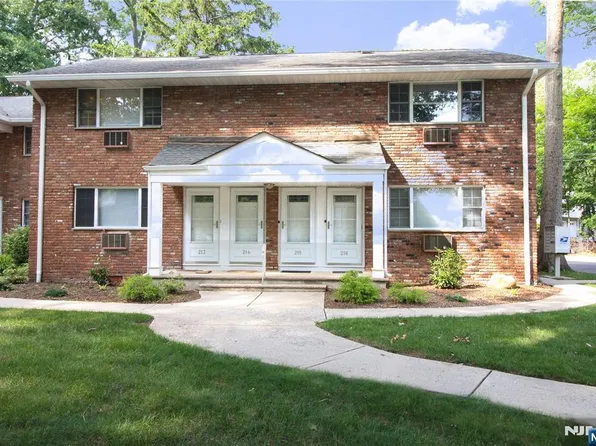 216 Washington Dr, Ramsey, NJ 07446