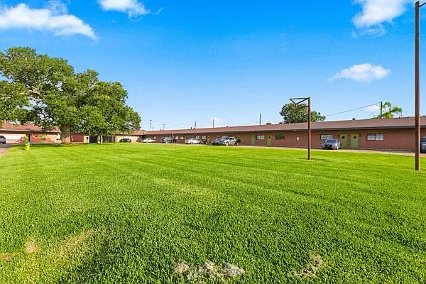 Tanglewood Apartments — Photo 3