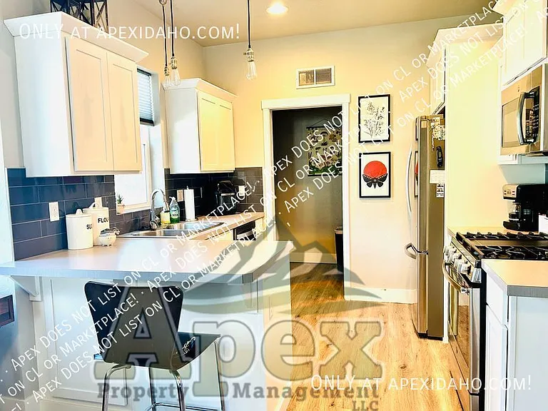 331 E 40th St — Photo 8