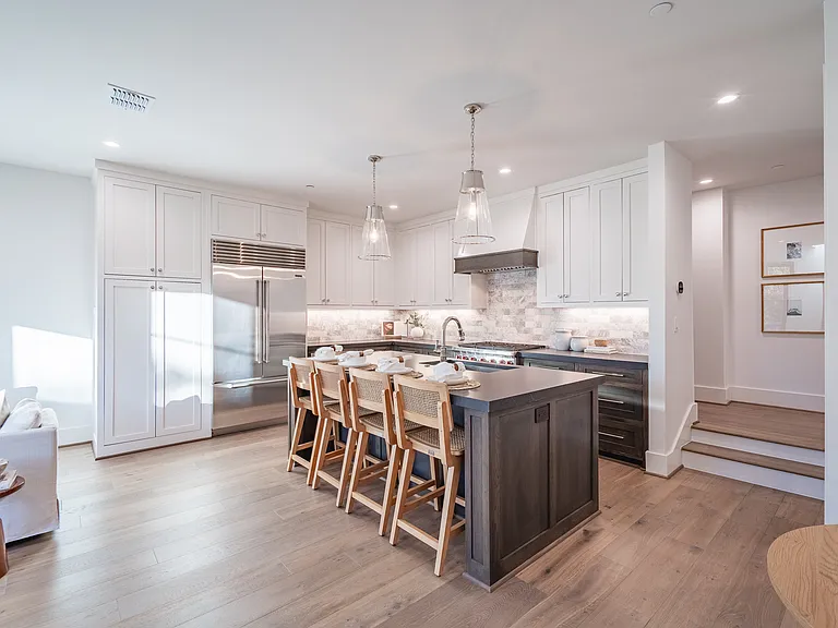 4529 Emerson Ave #8L — Photo 1