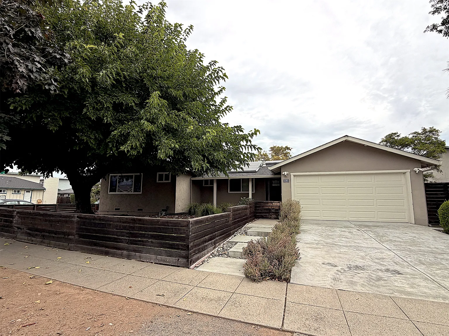 3 bed, 1393 sqft, $5,485 — Photo 1