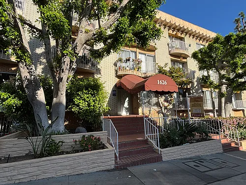 Poinsettia Apartments Photo 1